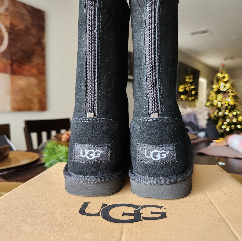UGG Toddler Black Lil Sunshine II Boots. Size 10